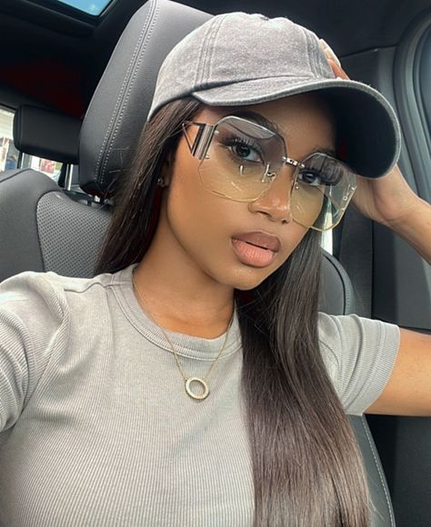 Cute Ball Cap Outfits, Big Chop Natural Hair, Car Selfies, Beautiful Photoshoot Ideas, Glasses Fashion Women, Sassy Outfit, Effortlessly Chic Outfits, Girls Braids, Casual Day Outfits