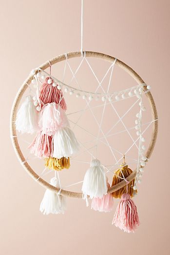 Diy Dream Catchers, Atrapasueños Diy, Embroidery Hoop Crafts, Rainbow Pillow, Ideas Embroidery, Hoop Dreams, Dream Catcher Diy, Diy Home Decor Bedroom, Dreamcatchers