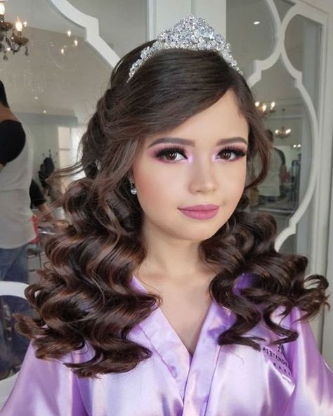 Top 12 Quinceanera Makeup Ideas To Flare On Your Special Day Check more at https://fashionuer.com/quinceanera-makeup-ideas/ Quinceanera Makeup Ideas, Alburn Hair, Sweet 16 Makeup, Quince Hair, Quinceanera Makeup, Sweet 15 Party Ideas Quinceanera, Pageant Makeup, Bridal Hair Wreath, Pageant Crowns