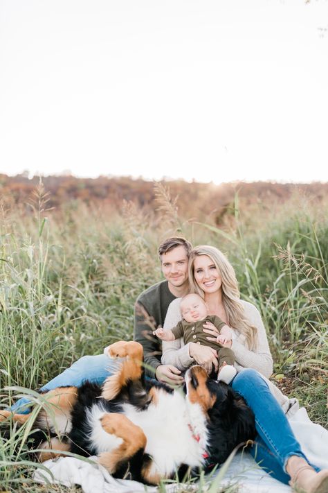 Family Of 3 Photo Ideas With Dog, Family Of 4 With Dog, Family With Pets Photography, Family Photos With A Dog, Family Of 3 Photoshoot With Dog, Family Of 4 Picture Poses With Dog, Family Photoshoot With Dog And Kids, Family Photo Shoot With Dog, Family Dog Photoshoot