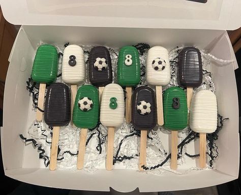 Soccer Cakesicles Ideas, Soccer Theme Treats, Soccer Theme Cake Pops, Soccer Ball Cake Pops, Soccer Cakesicles, Cakesicles Ideas For Birthday Men, Soccer Desserts, Soccer Cake Pops, Watch Party Food