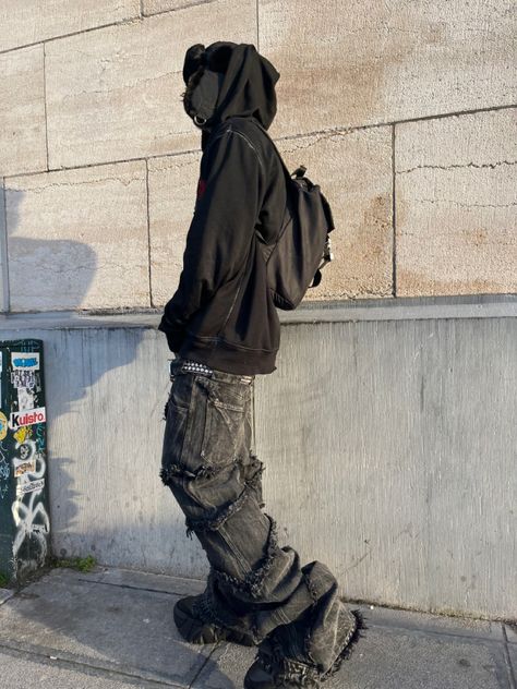 Hood Goth Aesthetic Men, Drain Core Outfits, Dark Streetwear Men, Opiumcore Outfits Men, Emo Poses, Y2k Fashion Male, Carti Y2k, Opiumcore Outfits, Skater Fits