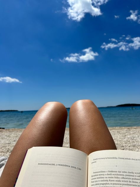 reading book on the beach Reading By Beach, Studying On The Beach Aesthetic, Reading On The Beach Aesthetic, Book On Beach, Beach Reading Aesthetic, Book And Beach, Reading On The Beach, Turkey Summer, Vacation Pics