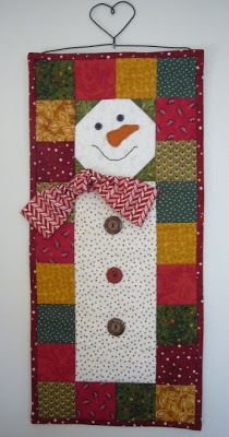 Christmas Quilting Projects, Christmas Quilt Blocks, Snowman Quilt, Christmas Sewing Projects, Christmas Quilt Patterns, Holiday Sewing, Hanging Quilts, Christmas Wall Hangings, Miniature Quilts