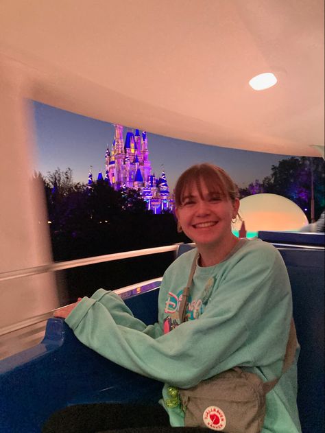 Disney World Inspo Pics, Disney Poses Ideas Magic Kingdom, Disney World Friends Pictures, Disneyworld Aesthetic Pics, Disney World Aesthetic Instagram, Disney Eras, Disneyland Outfits, Life Plan, Disney Aesthetic