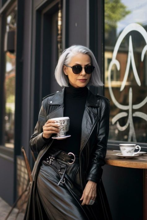 How To Age Disgracefully, Aging With Style, How To Look Younger, Advanced Style Aging Gracefully, 50 Year Old Woman, Ageing Gracefully, Pepper Hair, Stylish Outfits Casual, Paris Trip