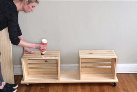 Easy Crate DIY Bench on Wheels | Hometalk Gorgeous Entryway, Diy Bank, Crate Bench, Outdoor Storage Bench, Diy Storage Bench, Crate Diy, Diy Entryway, Casa Vintage, Entryway Storage