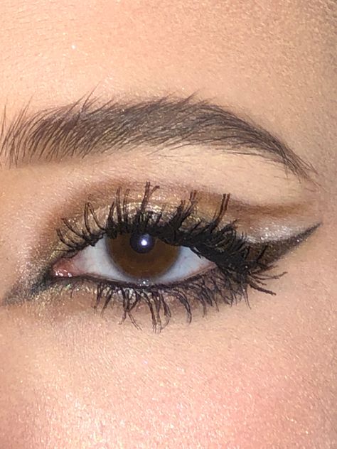 Waterline Makeup, Black Waterline, Make Brown Eyes Pop, Brown Eyes Pop, Make Brown, Green Eyes Makeup, School Prom, Brown Eyeliner, How To Make Brown