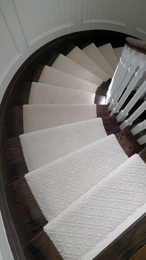 Carpet Runner On Curved Stairs, Curved Staircase Runner, Stair Runner Curved Staircase, Staircase Runners, Staircase Carpet Runner, Stairway Carpet, Entrance Idea, Curved Stairs, Entryway Decorating