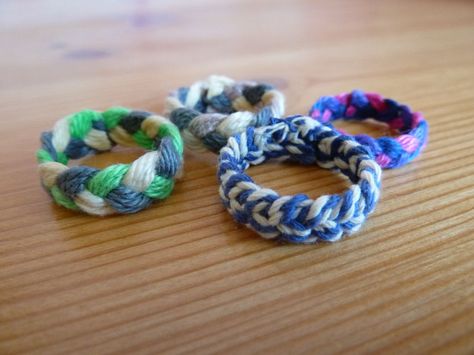 Braided rings #jewelry #yarn #easy #glue #smooth Crochet Ring Patterns, Braided Rings, Crochet Bracelet Pattern, Crochet Jewlery, Diy Jewelry Rings, Crochet Rings, Diy Braids, Bracelets Patterns, School Jewelry