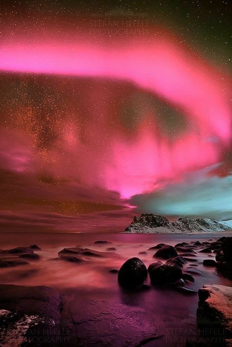 Absolutely beautiful Northern Lights (aurora Borealis), Aurora Borealis Northern Lights, Skydiving, Natural Phenomena, Beautiful Sky, Pics Art, Rock Climbing, Science And Nature, Aurora Borealis