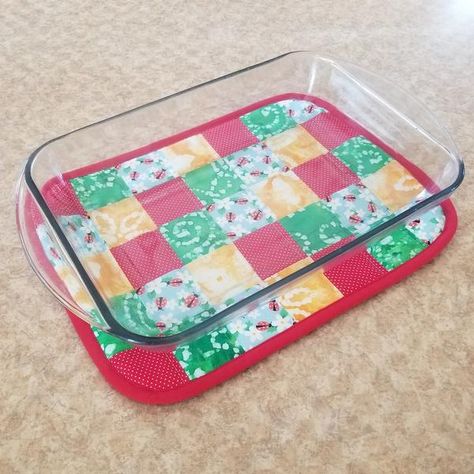 Quilted Trivet, Large Hot Pad, Hot Pads Tutorial, Potholder Patterns, Hot Pad, Casserole Dish, Electronic Devices, Hot Pads, Cool Gifts