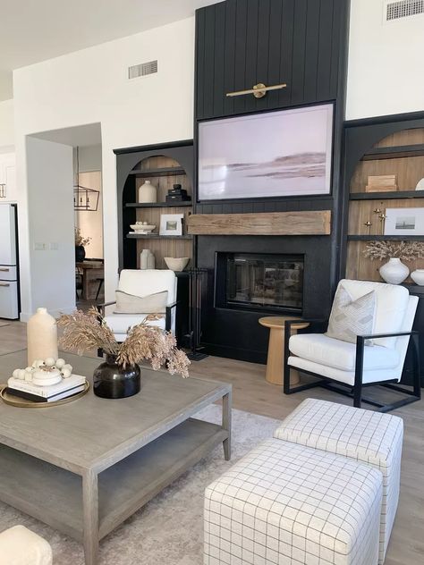 Black Fireplace, Fireplace Ideas, Home Fireplace, Studio Mcgee, Samsung Frame Tv Art, Fireplace Wall, Living Room Inspo, Samsung Frame Tv, Frame Tv Art