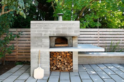 Brick Pizza Oven Outdoor, Pizza Oven Plans, Backyard Pizza Oven, Pizza Oven Outdoor Kitchen, Diy Pizza Oven, Brick Pizza Oven, Contemporary Patio, Outdoor Oven, Outdoor Pizza Oven