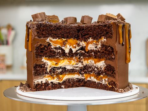 Milky Way Cake - Decadent Cake Recipe from Scratch Oreo Drip Cake, Milky Way Cake, Chocolate Filling For Cake, Chocolate Cake Layers, Chocolate Layer Cake Recipe, Fluffy Chocolate Cake, Milk Chocolate Ganache, Caramel Drizzle, Layer Cake Recipes