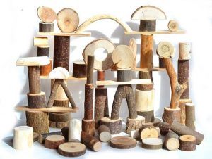 The best nature toys for preschoolers (to inspire adventure & learning) ⋆ Take Them Outside Tree Blocks, Tree Building, Play Outdoor, Natural Wood Toys, Toddler Birthday Gifts, Toys Montessori, Wood Building, Into The Wood, Natural Playground