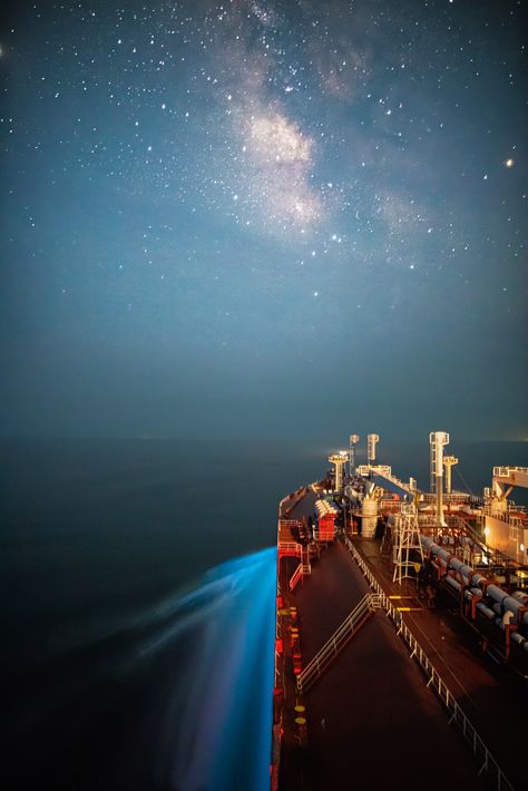 Merchant Aesthetic, Ship In Ocean, Mood Idea, Kapal Feri, Sailor Aesthetic, Shipping Ideas, Tanker Ship, Middle Of The Ocean, Hubble Images