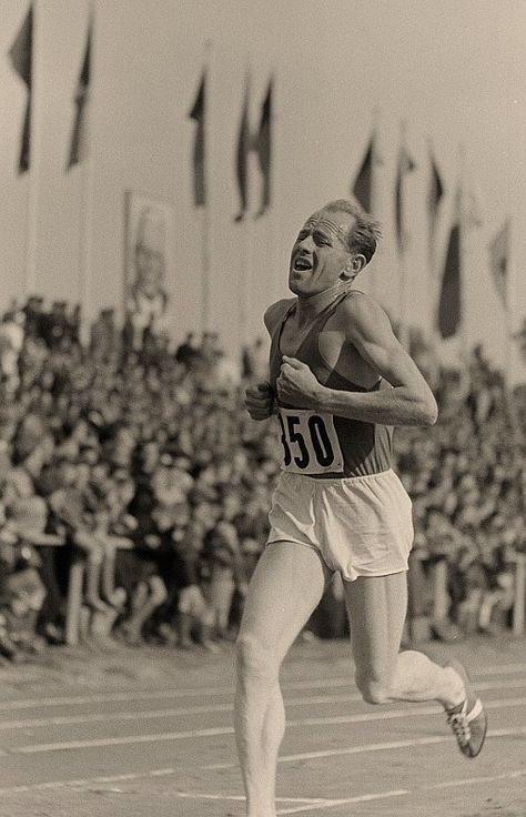 Emil Zatopek, Vintage Photography Inspiration, Gold Runner, Distance Runner, Running Motivation, Track And Field, Vintage Photography, Face And Body, Photography Inspiration