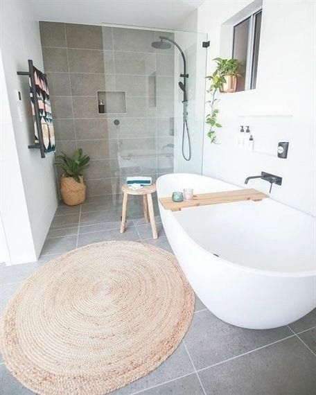 Bathroom Inspiration Modern, Bad Inspiration, Modern Farmhouse Bathroom, Bathroom Tub, Bathroom Remodel Shower, Bathroom Inspiration Decor, Trendy Bathroom, Diy Bathroom Decor, Grey Bathrooms