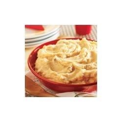 These creamy, savory mashed potatoes with onions and golden mushrooms are sure to become a new favorite comfort food. Ultra Creamy Mashed Potatoes, Thanksgiving Potatoes Recipes, Ranch Mashed Potatoes, Sour Cream Mashed Potatoes, Thanksgiving Potatoes, Golden Mushroom, Creamy Mashed Potatoes Recipe, Easy Mashed Potatoes, Plats Healthy