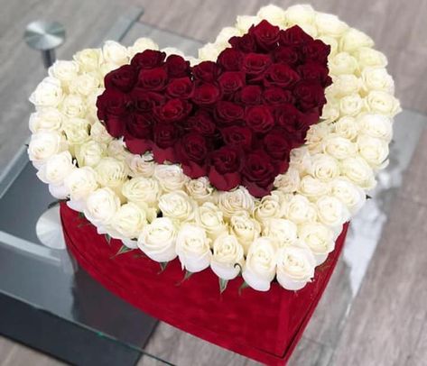 Heart Box Flower Arrangement, Box Flower Arrangement, Luxury Flower Bouquets, Flowers Delivery, Rose Heart, Rosé Heart, Flower Arrangements Diy, Heart Box, Diy Gifts For Boyfriend