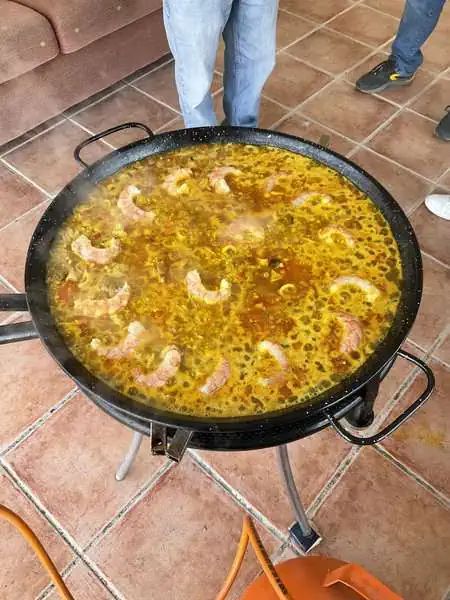 How to Make Paella - An Authentic Spanish Paella (Recipe Guide) 5 Paella Recipe Authentic, Authentic Spanish Paella Recipe, Spanish Paella Recipe, Spanish Paella, Paella Recipe, Food Guide, Skillet