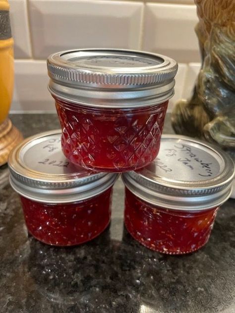 Easy Strawberry Fig Jam Strawberry Fig Preserves With Jello, Fig Strawberry Jam Recipe, Easy Fig Jam, Strawberry Fig Jam With Jello, Strawberry Fig Jam, Strawberry Jelly Recipes, Strawberry Fig Preserves, Fig Jelly, Fig Preserves Recipe