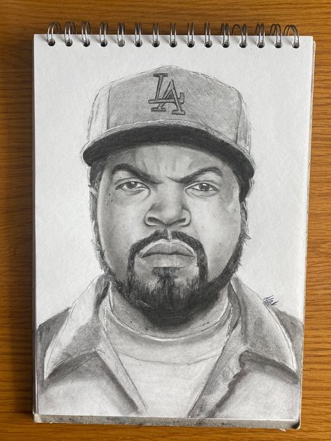 Ice cube old school rap drawing in charcoal. Print 10x16cm. Old School Rap, Easy Graffiti Drawings, Color Drawing Art, Charcoal Drawings, Graffiti Style Art, Black Art Painting, Celebrity Drawings, Beauty Art Drawings, Pretty Drawings