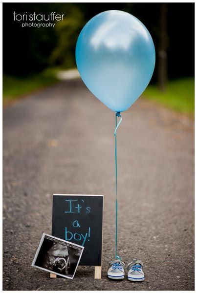 Having a hard time finding a baby gender reveal ideas that suits you and your significant other? This inspiration should help when announcing whether it’s a boy or girl. Gender Reveal Pictures, Vom Avea Un Copil, Gender Reveal Photography, Gender Reveal Photos, Gender Announcements, Idee Babyshower, Baby Reveal Party, Baby Gender Reveal Party, Foto Tips