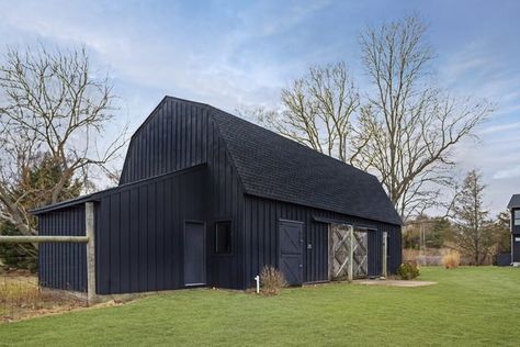 Exterior Shingles, Gambrel House, Shingles Roof, Renovated Farmhouse, Gambrel Barn, Gambrel Roof, Modern Barn House, Farmhouse Remodel, Wood Siding