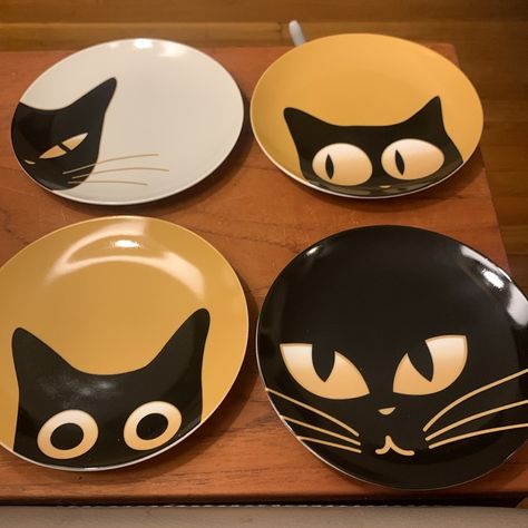 Bnib Miya Japan Cat Eyes Plates 6.5” Set Of 4. Absolutely Adorable Set Of 4 Cateye Plates. Highest Quality In Design, Materials And Manufacturing. Finest Quality Japanese Porcelain. Use These For Cocktail Party Or Decorative Purposes! Brand New In Box. No Smoke,Odors Or Pets. No Chips Or Cracks. Japan,Japanese, China,Porcelain,Asia,Eastern,Minimalist,Refined,Cars,Kittens,Cat Eyes,Wall Decor Dog Plate Ceramic, Unique Plates Dinnerware, Weird Plates, Cat Ceramic Mug, Ceramic Bowl Glaze Ideas, Black And White Ceramics, Pottery Plate Designs, Petroglyph Ideas, Funky Plates