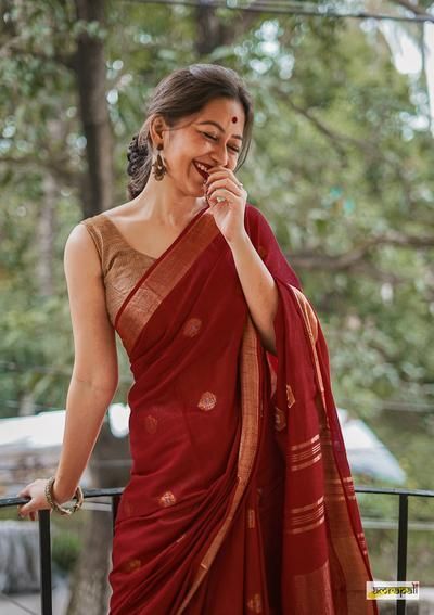 buy kanchipuram silk sarees Amrapali Boutique, Sarees For Girls, Saree Photos, Indian Sari Dress, Cotton Saree Designs, Sarees Wedding, Sari Dress, Saree Poses, Wedding Blouse Designs