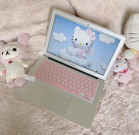 Kawaii Macbook, Pink Academia, Cute Headphones, Laptop Design, Charmmy Kitty, Kawaii Room Decor, Hello Kitty Art, Study Room Decor, Pretty Phone Cases