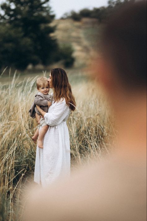 Autumn Family Photoshoot, Outdoor Family Photoshoot, Be Real Not Perfect, Real Not Perfect, Family Photos With Baby, Family Photoshoot Poses, Family Park, Outdoor Family Photography, Family Portrait Poses