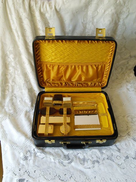 Cosmetics Beauty Grooming Vanity Case by FromParisToProvence Makeup Vanity Case, Trunk Ideas, Vintage Briefcase, Doris Day, French Retro, Vintage Cosmetics, Sac Week End, Toiletry Kit, Vanity Case