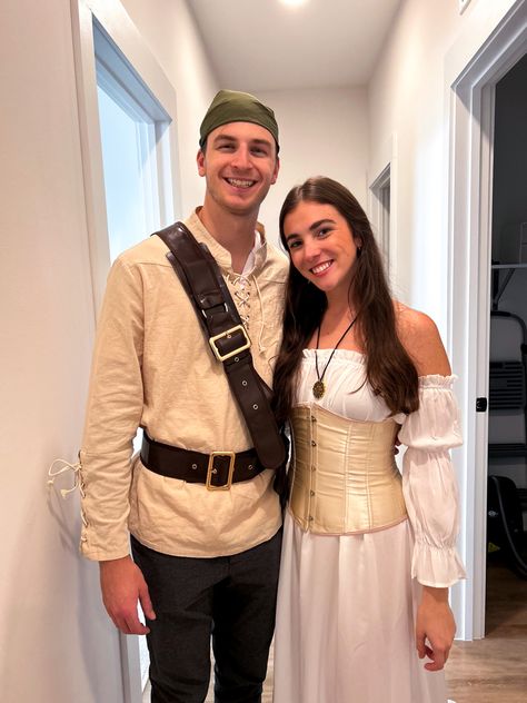 Couple Halloween Costumes Pirates Of The Carribean, Will And Elizabeth Costume, Elizabeth Turner Costume, Elizabeth Swan And Will Turner Costume, Will Turner Outfit, Elizabeth Pirates Of The Caribbean Costume, Elizabeth Swan And Jack Sparrow Costume, Elizabeth And Will Turner Costume, Pirates Of The Caribbean Elizabeth Swan