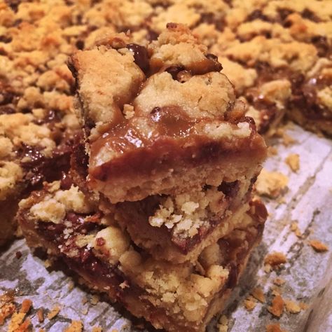 Potbelly Dream Bar Recipe, Oatmeal Shortbread, Oatmeal Chocolate Chip Bars, Oatmeal Toppings, Dream Bars, Fall Foods, Caramel Chocolate, Bar Cookies, Caramel Recipes