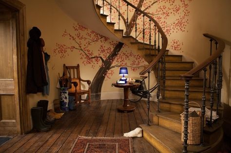 Staircase from Paddington movie. Love the graceful curves as well as how the mural unites the upstairs and downstairs. Tree Mural, Staircase Decor, Brown House, Deco Nature, Painted Stairs, Paddington Bear, Breakfast Room, My New Room, House Inspo