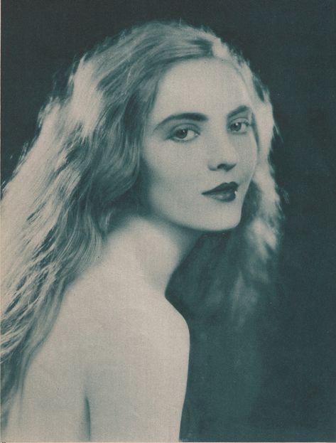 https://flic.kr/p/aAvgUQ | Dorothy Mackaill | Portrait of Dorothy Mackaill by Edwin Bower Hesser, scanned BY Viola Dana  from Photoplay magazine, April 1924 (TAG: ACTRESS; 20TH CENTURY-1920S; PUBLIC DOMAIN) Louise Brooks, Silent Film Stars, Silent Movie, Vintage Portraits, Silent Film, Vintage Hollywood, Vintage Pictures, Classic Beauty, Vintage Photographs