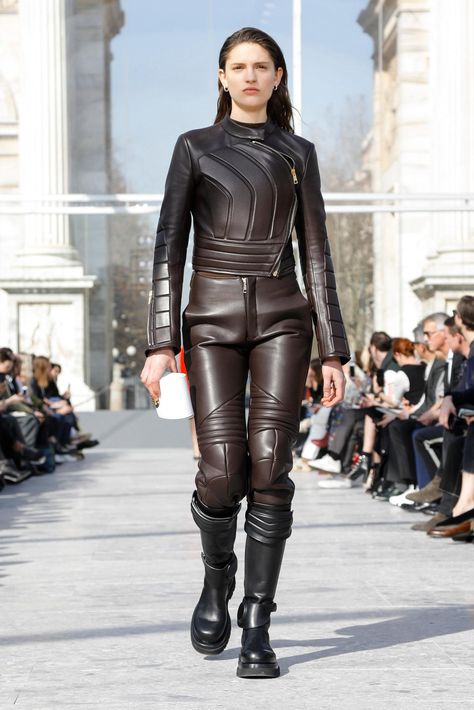 Full Leather Outfit Women, Indigo Montoya, Bottega Veneta 2019, Leather Couture, Homecoming Outfit, It Bag, The Curse, Fashion Awards, Futuristic Fashion