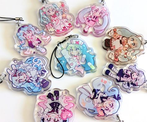 Mini acrylic charms of Hatsune Miku in various outfits! Pick a design or get a random phone charm at a discounted price:) 🎵approx. 1.75 inches  🎵single sided epoxy 🎵black phone strap cord Cute Acrylic Charms, Miku Phone Case, Acrylic Keychain Design, Acrylic Keychain Ideas, Miku Keychain, Cute Objects, Epoxy Keychain, Keychains Cute, Keychain Acrylic