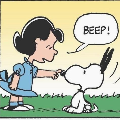 Snoopy Snoopy Hugs, Peanut Gang, Image Positive, Peanuts Charlie Brown Snoopy, Snoopy Comics, Lucy Van Pelt, Animation Ideas, Peanuts Comic Strip, Snoopy Funny