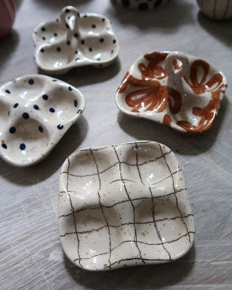 Diy Clay Egg Tray, Pottery Egg Tray, Clay Egg Tray, Egg Tray Craft Diy, Egg Tray Diy, Diy Egg Tray, Clay Egg Holder, Ceramic Egg Tray, Ceramic Trays