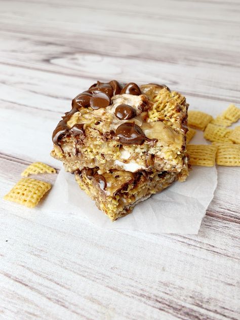 Peanut Butter Chocolate Chex Treats - Kelly Lynn's Sweets and Treats Chex Crispy Treats, Chex Marshmallow Treats, Chex Rice Crispy Treats, Chocolate Chex Recipes, Rice Chex Treats, Chex Treats, Peanut Butter Chex, Brown Sugar Toffee, Marshmellow Treats