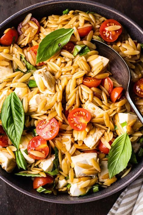 Caprese Orzo, Summer Side Dishes Recipes, Orzo Dishes, Summer Pasta Salad Recipes, High Potassium Foods, Tomatoes Mozzarella, Mozzarella Salad, Cold Pasta Salad, Easy Pasta Dishes