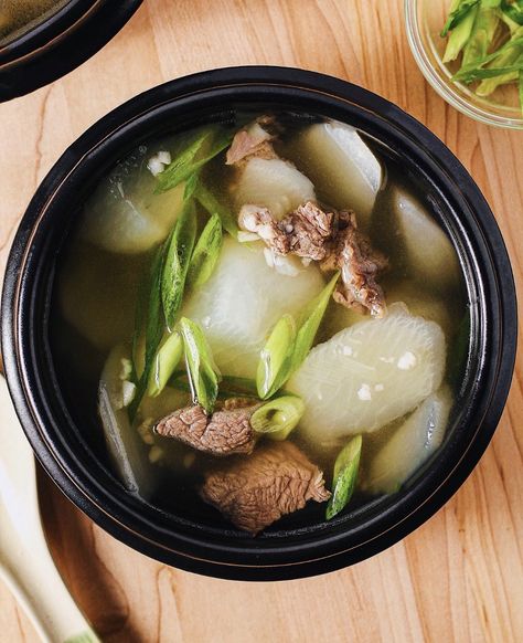 Beef Radish Soup, Whisper Of Yum, Radish Soup, Daikon Recipe, Chinese Soup Recipes, Chinese Beef, Korean Soup, Daikon Radish, Ground Beef And Potatoes