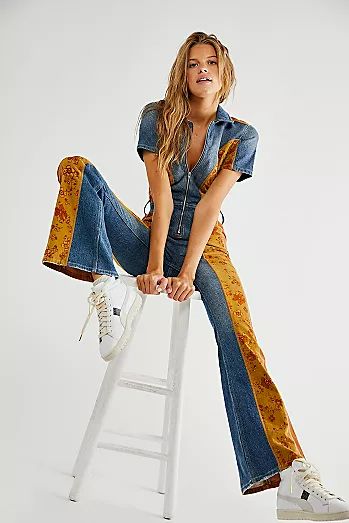 Bell Bottom Jeans Outfit 70s, Bell Bottom Jeans Outfit, Bell Bottom Jumpsuits, Cute Overalls, Overalls For Women, Womens Flare Jeans, Outfits 70s, 60s And 70s Fashion, 70s Inspired Fashion