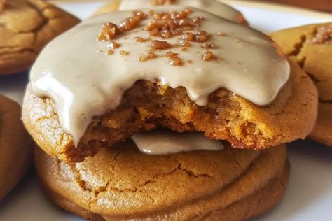 Pumpkin Cookies with Brown Butter Icing Cookies With Brown Butter, Brown Butter Icing, Cream Cheese Pasta, Recipes On A Budget, Homemade Chicken And Dumplings, Homemade Comfort Food, Burger Toppings, Butter Icing, Pumpkin Butter