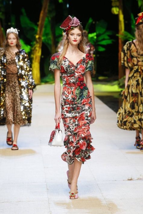 dolce-gabbana-spring-summer-2017-runway83 Dolce And Gabbana 2017, Haute Couture Style, Dolce And Gabbana Runway, Couture Mode, Womenswear Fashion, Vestidos Vintage, Dolce E Gabbana, Spring 2017, Fashion 2017