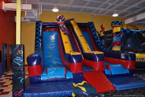 party here?- pump it up Google search Room For Kids, Familiar Places, Birthday Party Places, Party Zone, Birthday Party Venues, Open Gym, Leigh On Sea, Soft Play Equipment, Pump It Up